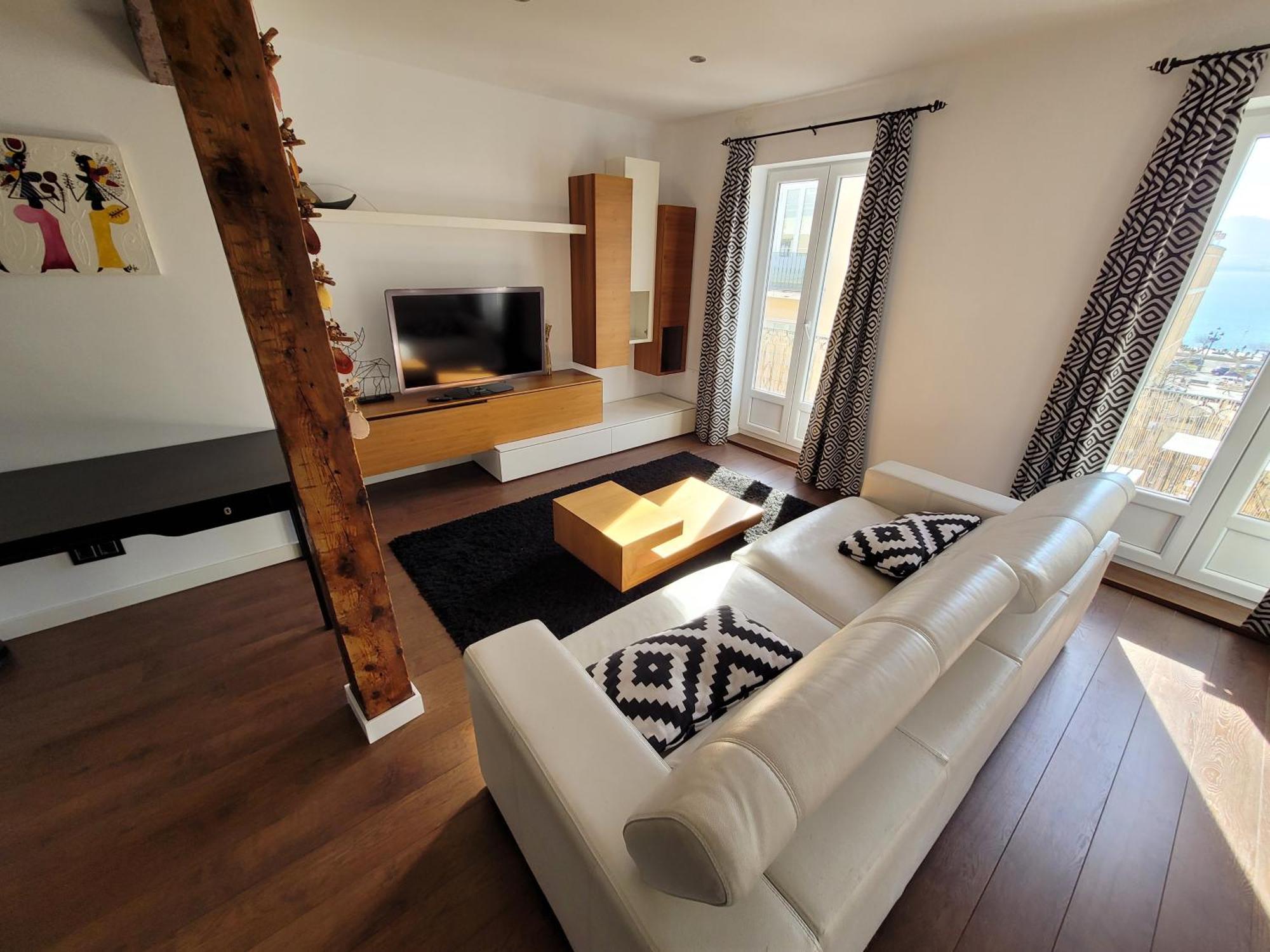 Piso Muy Amplio Y Centrico Con Vistas A La Bahia Apartment