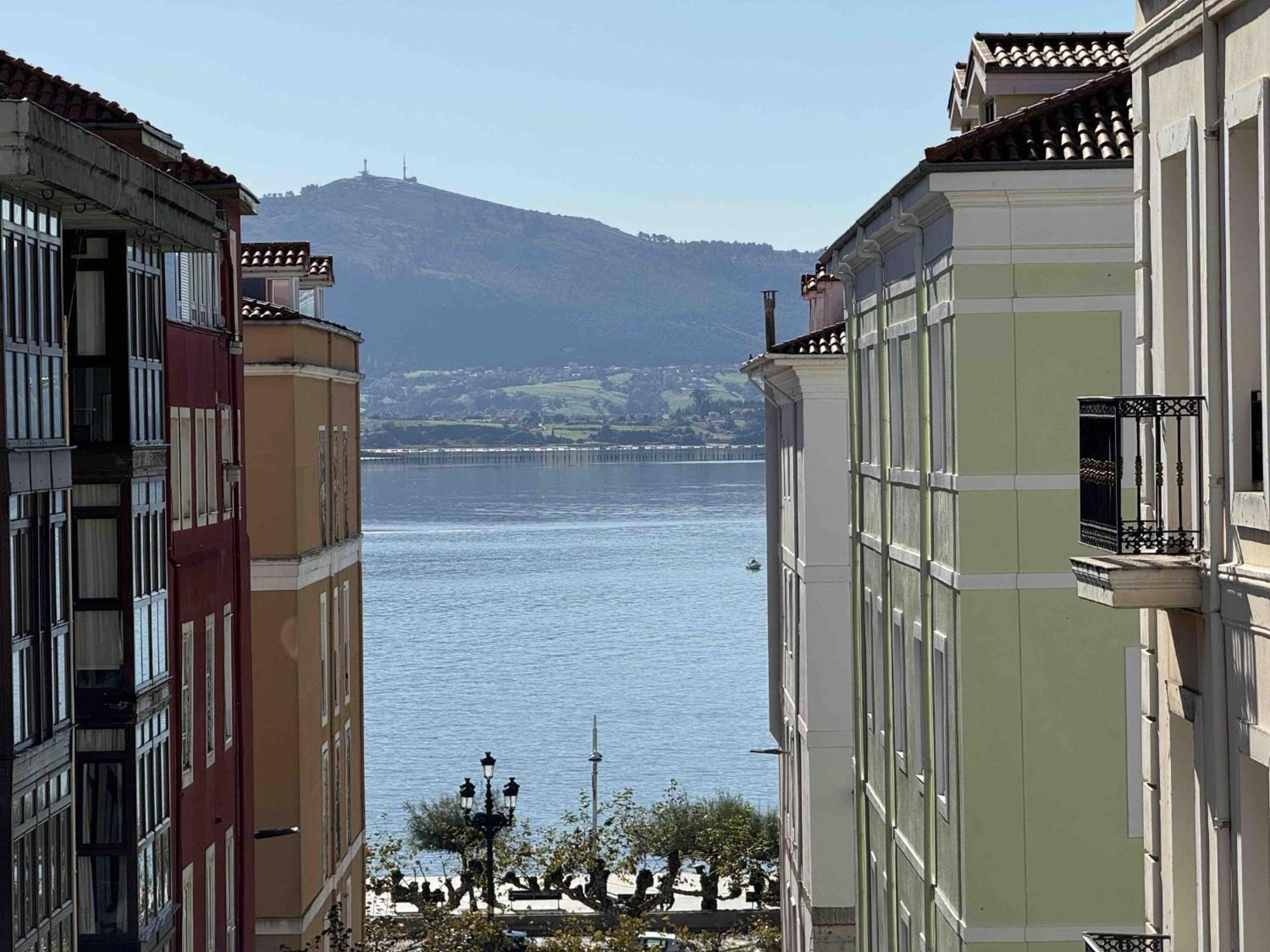 Piso Muy Amplio Y Centrico Con Vistas A La Bahia